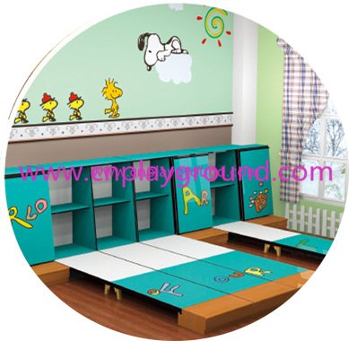 Kindergarten Kids Wooden Extensible School Bed on Wall with Cabinet (HG-6403)